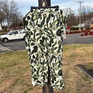 Per Se Cream Tropical Leaf Print Capris with Green & Yellow Accents